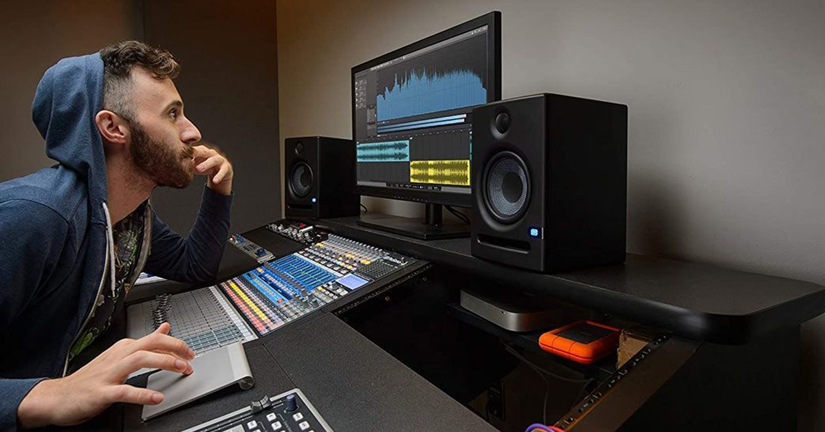 Qué diferencia hay entre altavoces y monitores de estudio