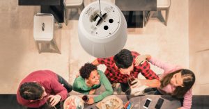 Instalaciones simplificadas con el sistema integrado de altavoces colgantes AD-P. HALO de QSC